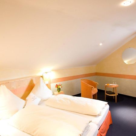 Hotel-Restaurant Steuermann คาร์ลสรูเฮอ ภายนอก รูปภาพ