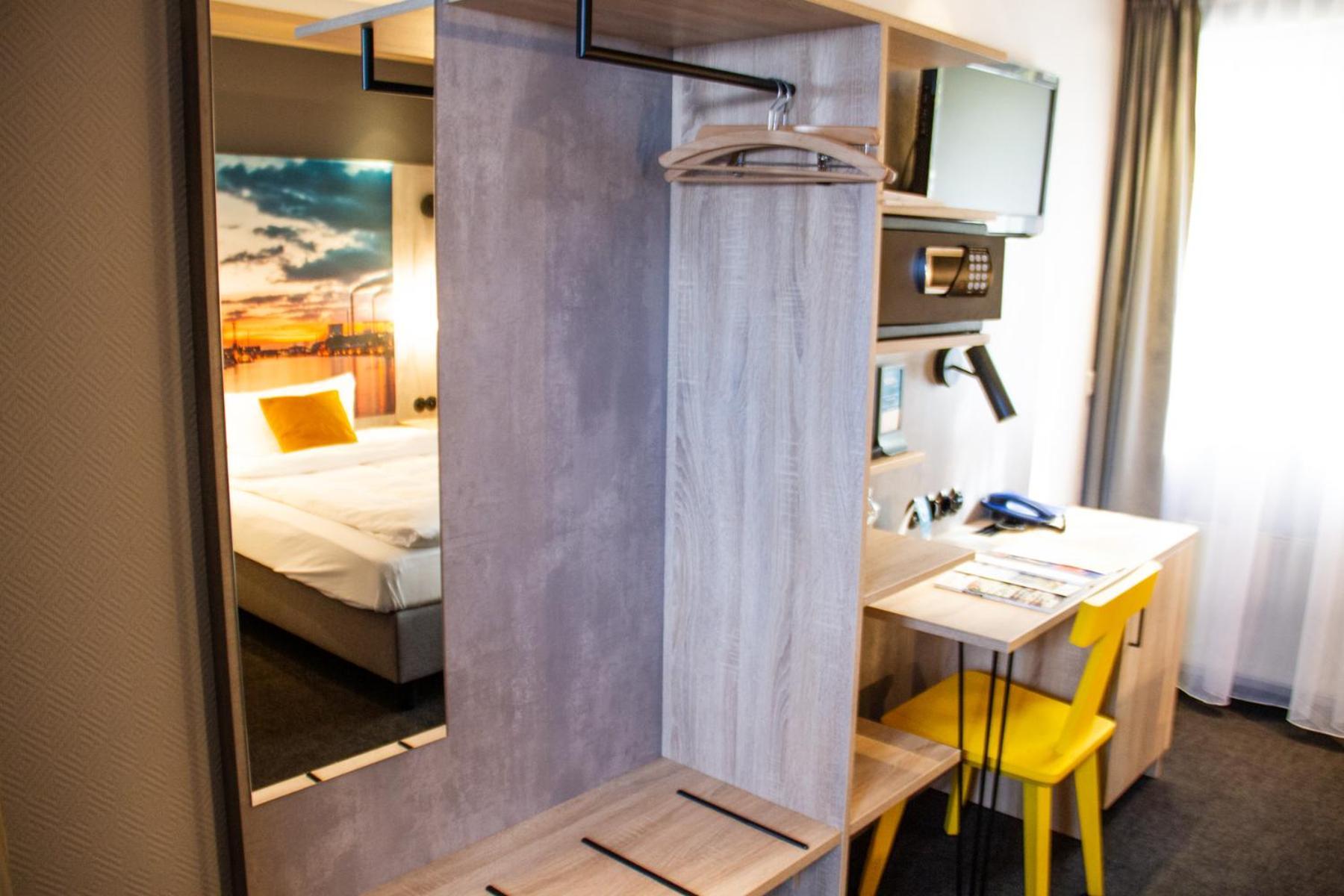 Hotel-Restaurant Steuermann คาร์ลสรูเฮอ ภายนอก รูปภาพ
