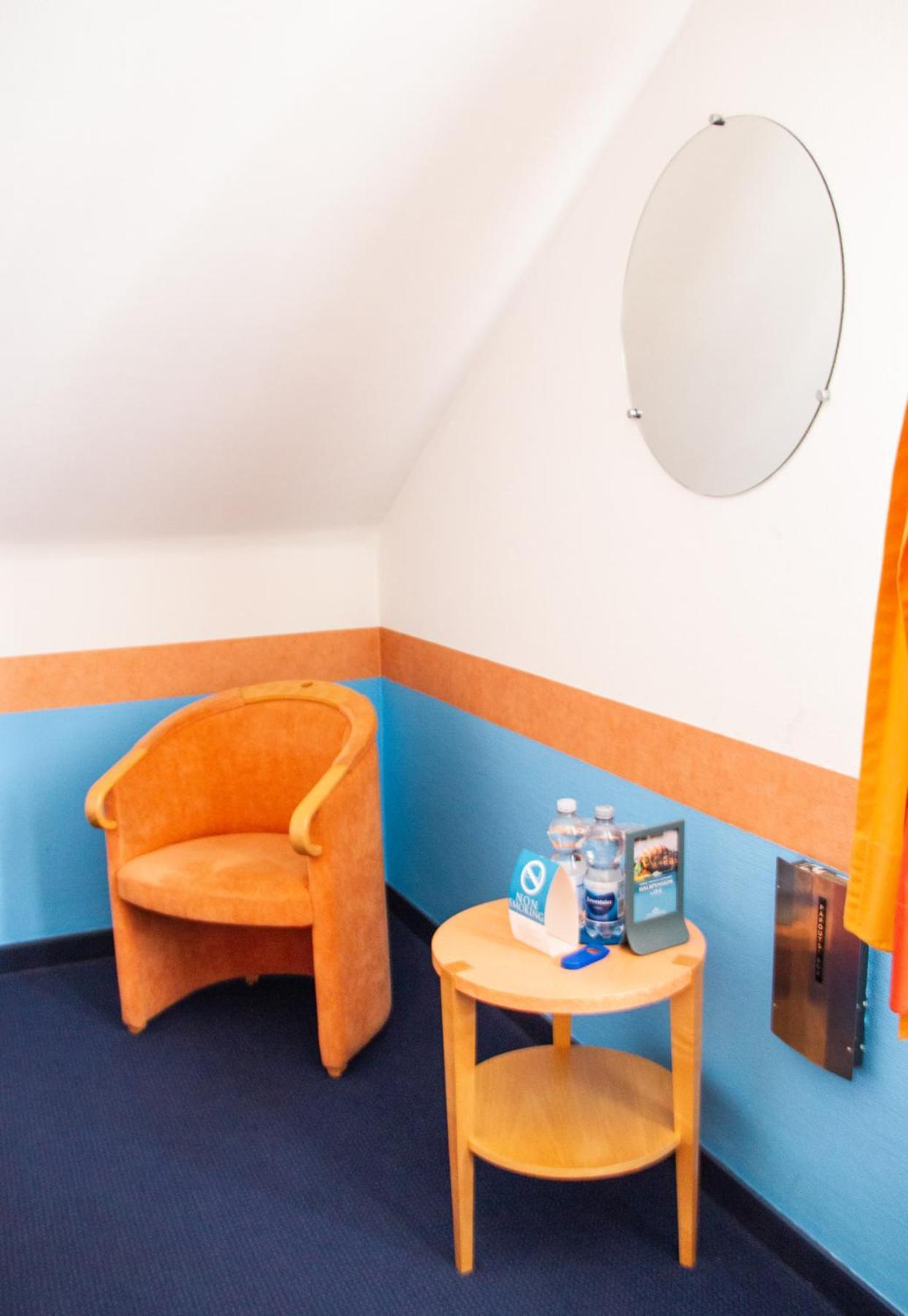 Hotel-Restaurant Steuermann คาร์ลสรูเฮอ ภายนอก รูปภาพ