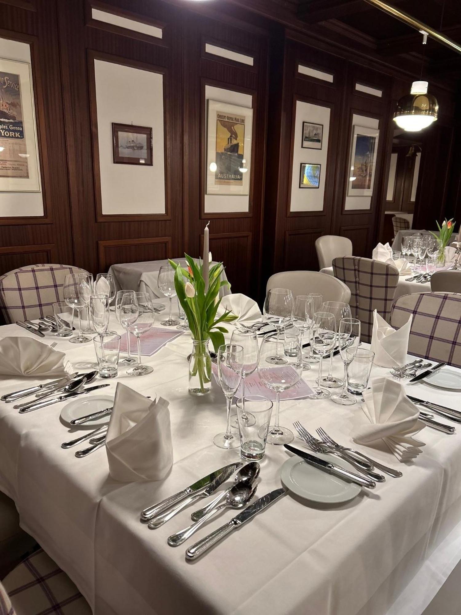 Hotel-Restaurant Steuermann คาร์ลสรูเฮอ ภายนอก รูปภาพ