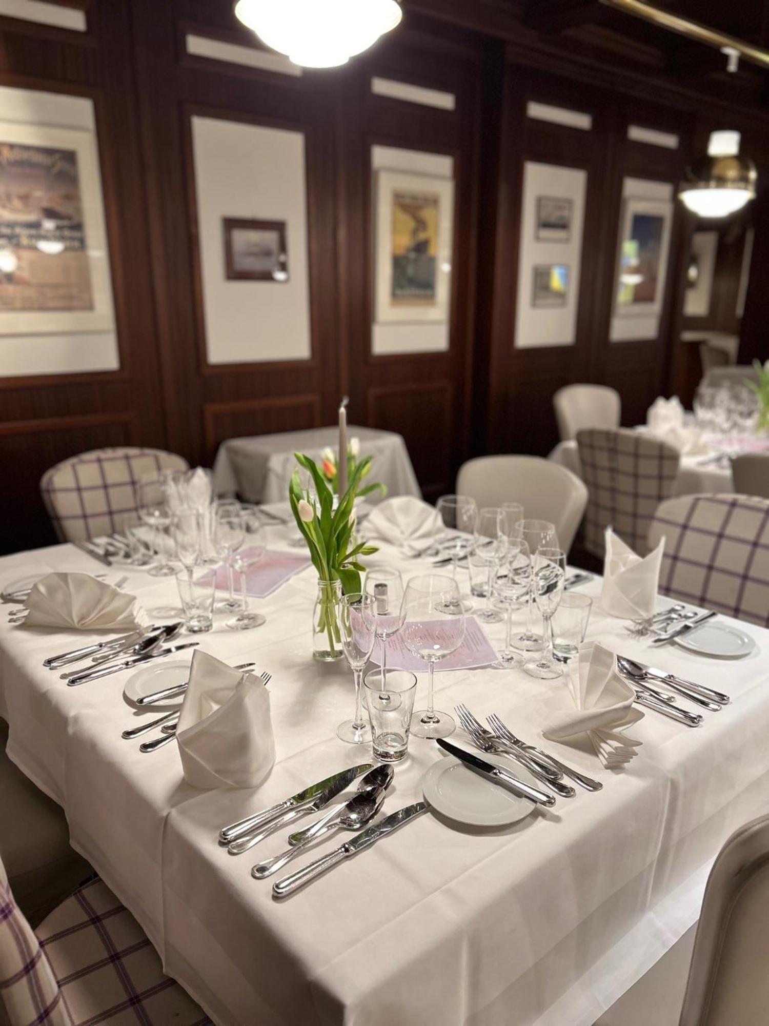 Hotel-Restaurant Steuermann คาร์ลสรูเฮอ ภายนอก รูปภาพ