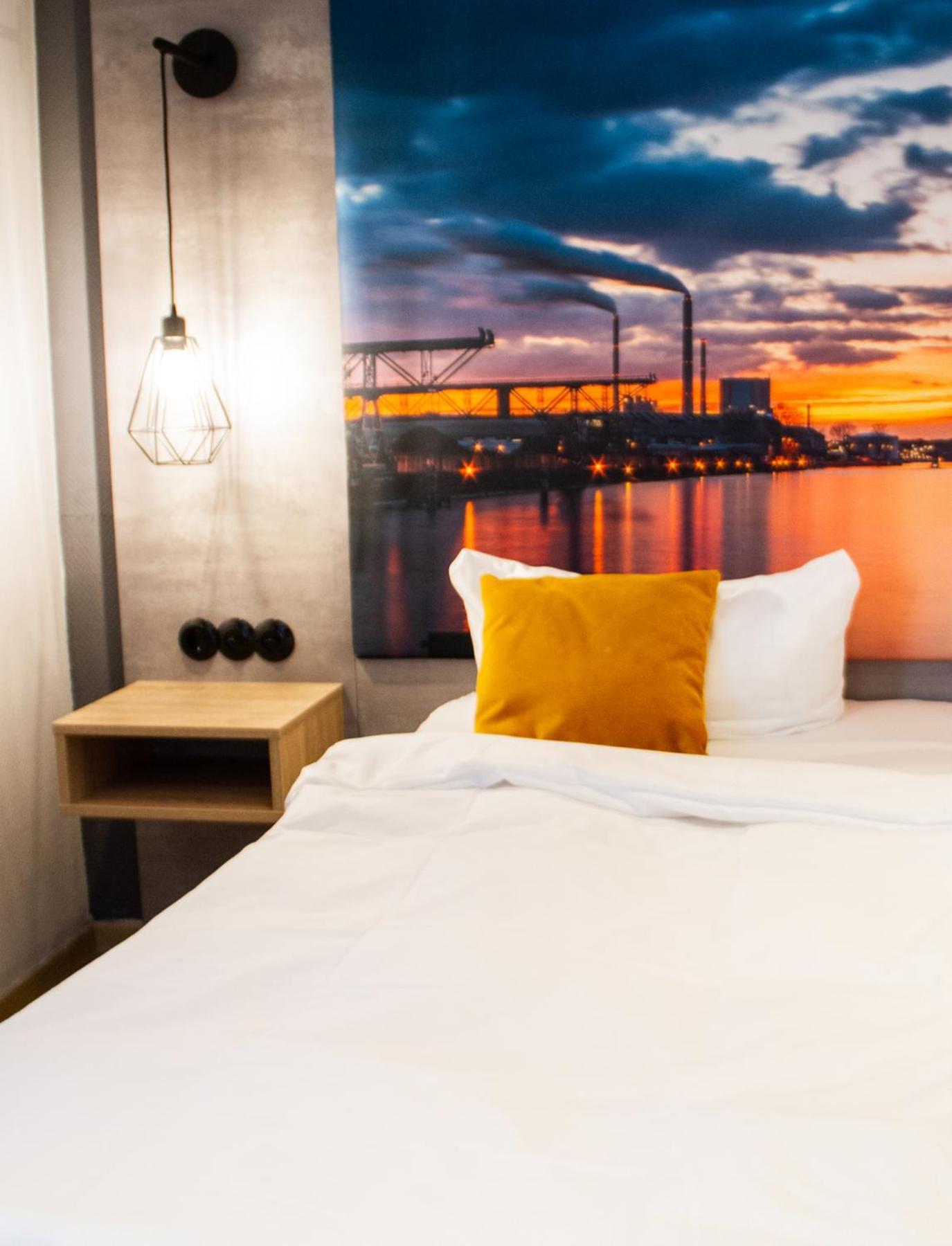 Hotel-Restaurant Steuermann คาร์ลสรูเฮอ ภายนอก รูปภาพ