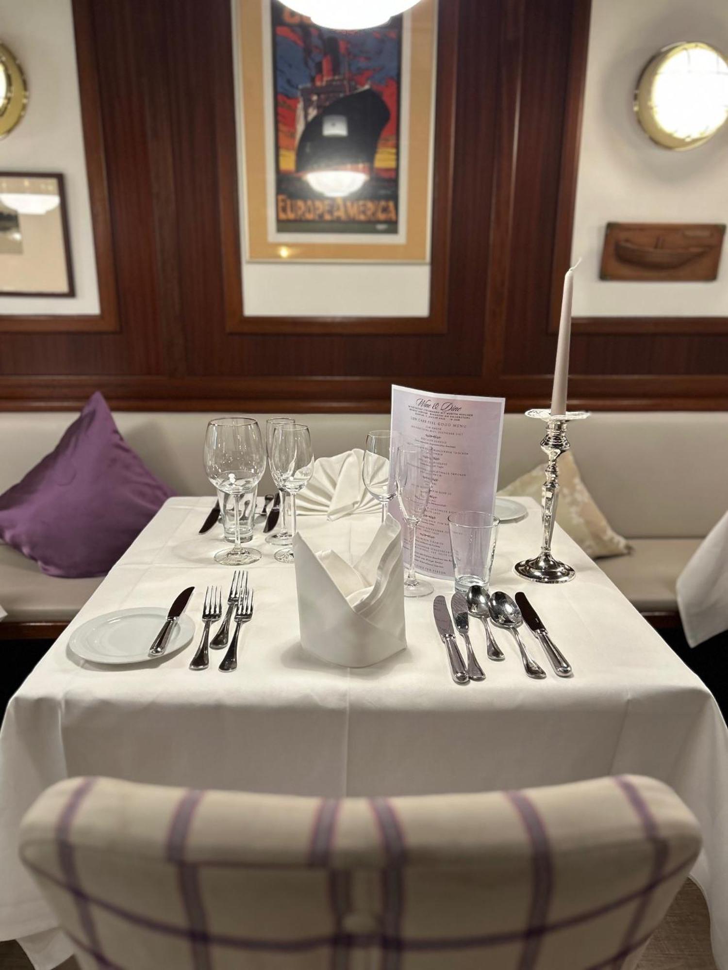 Hotel-Restaurant Steuermann คาร์ลสรูเฮอ ภายนอก รูปภาพ