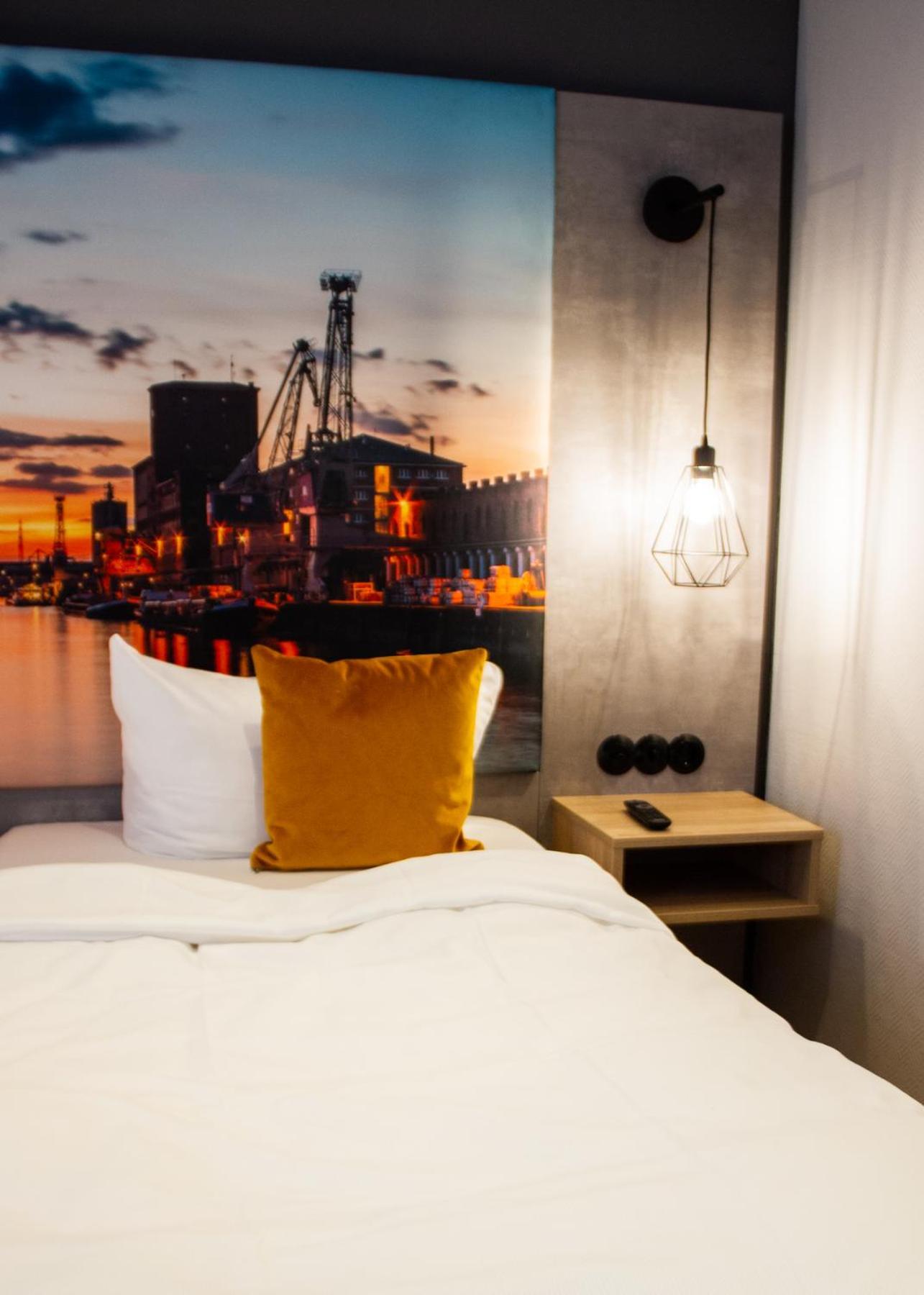 Hotel-Restaurant Steuermann คาร์ลสรูเฮอ ภายนอก รูปภาพ