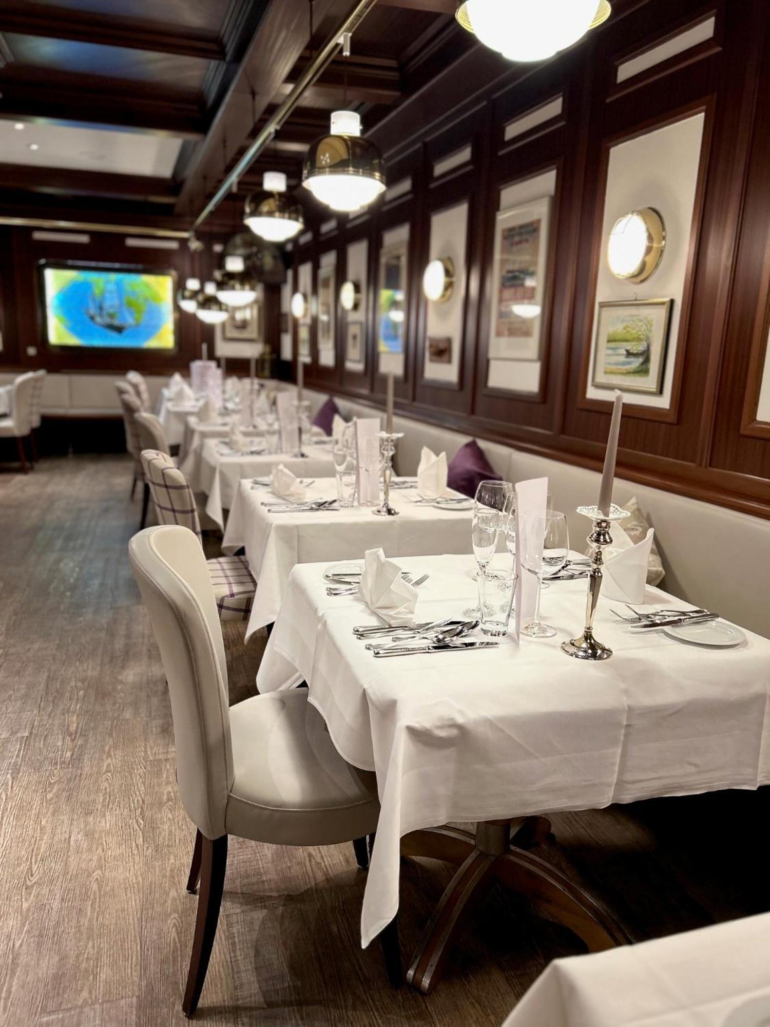 Hotel-Restaurant Steuermann คาร์ลสรูเฮอ ภายนอก รูปภาพ