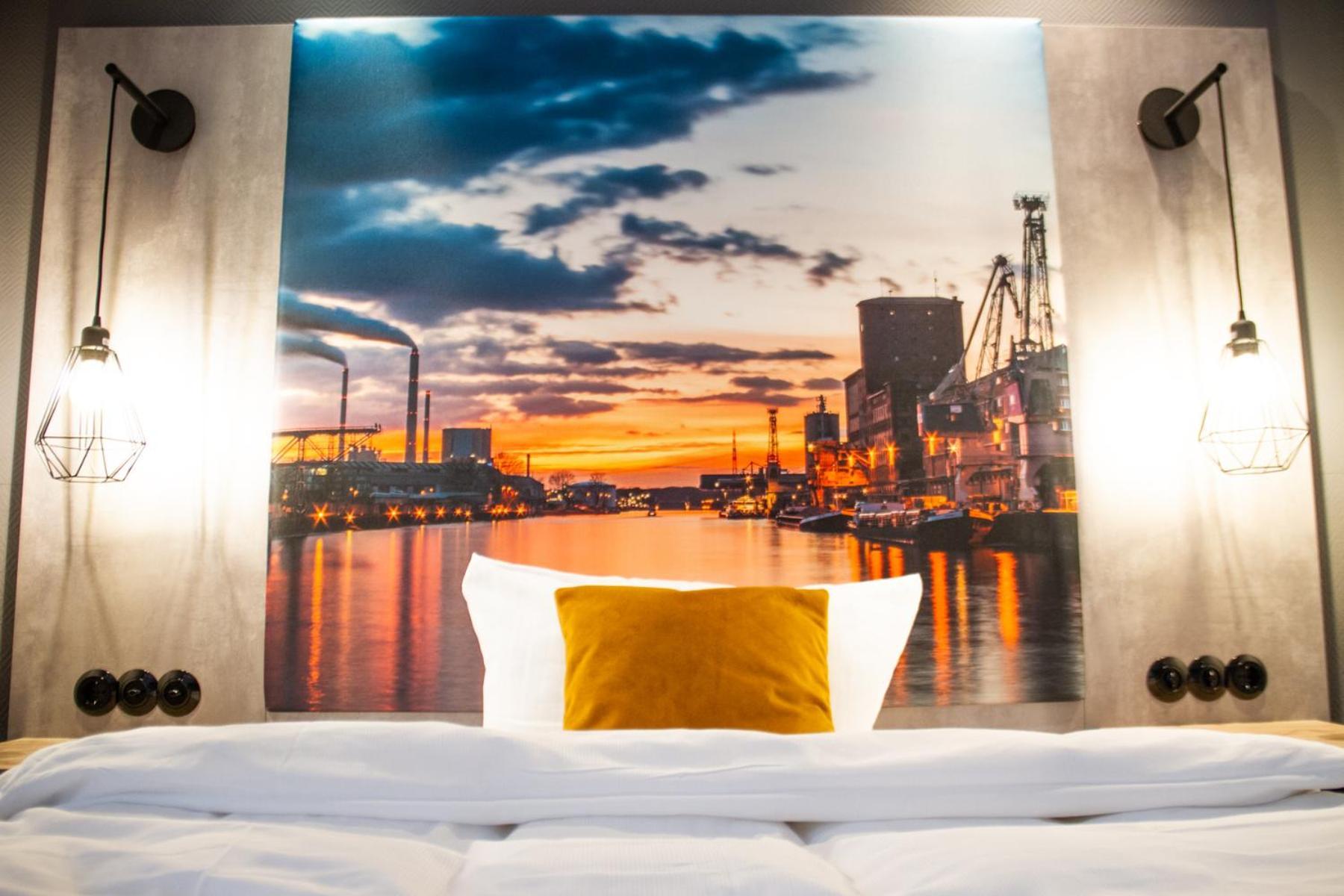 Hotel-Restaurant Steuermann คาร์ลสรูเฮอ ภายนอก รูปภาพ