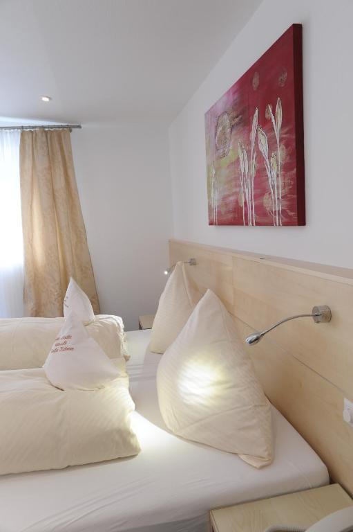 Hotel-Restaurant Steuermann คาร์ลสรูเฮอ ภายนอก รูปภาพ